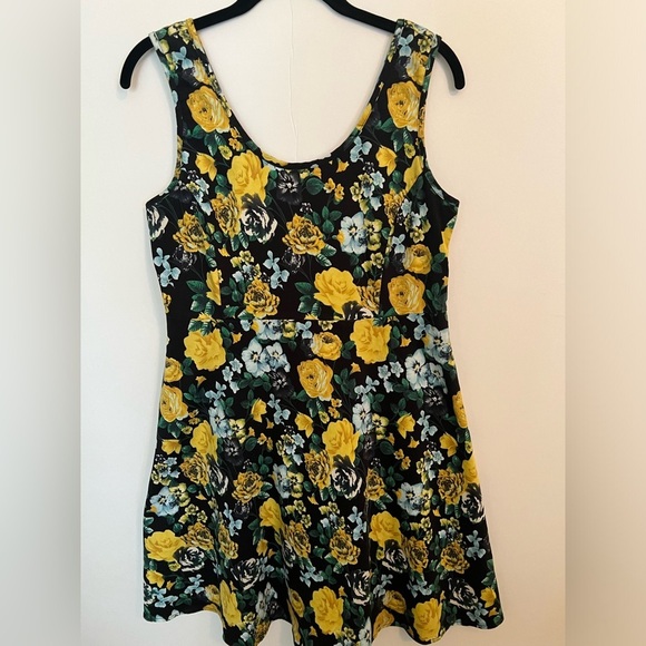 SUNNY GIRL BLACK/YELLOW/BLUE FLORAL SUN DRESS SIZE XL - Picture 5 of 10